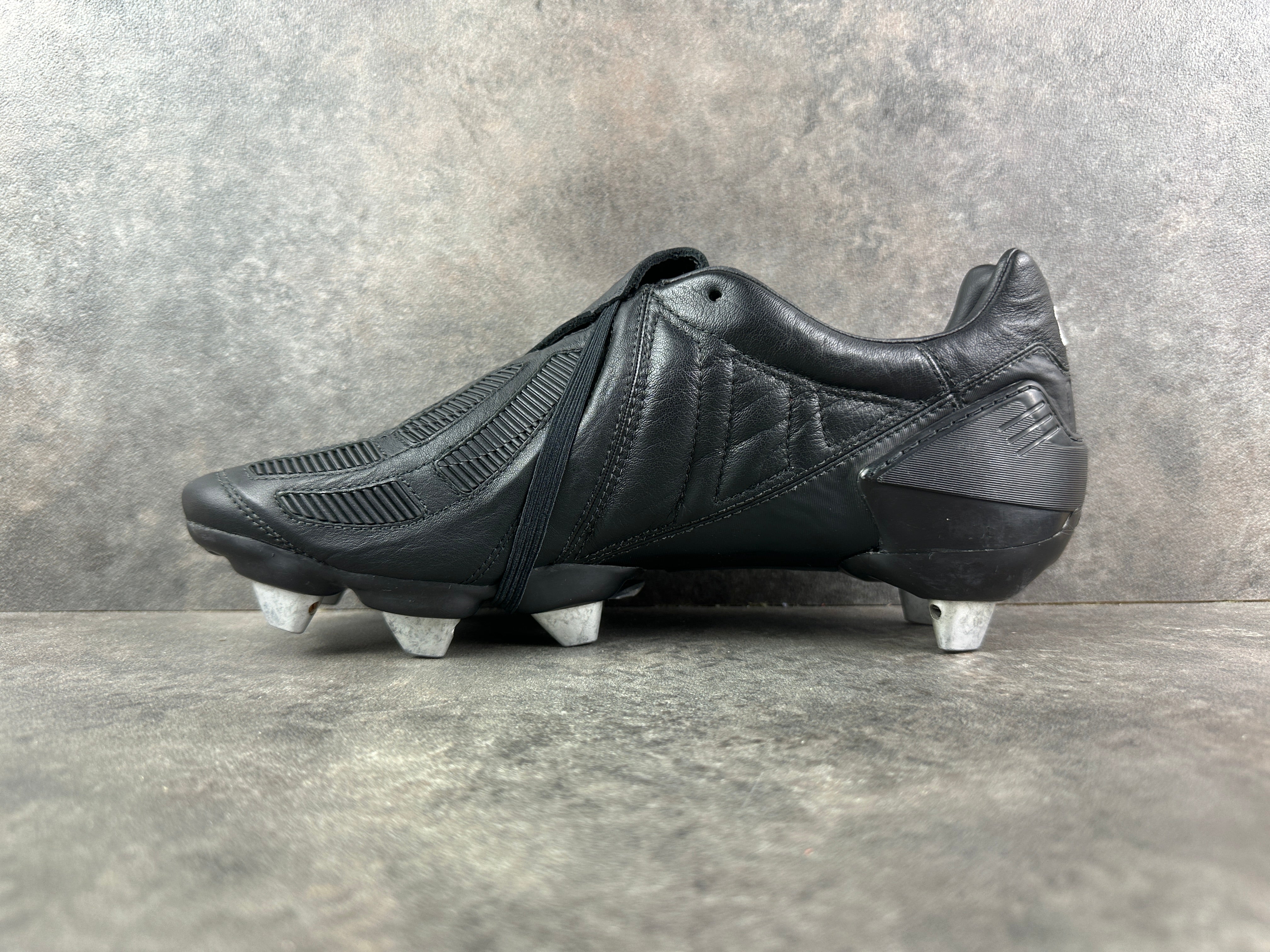 Adidas predator best sale mania blackout