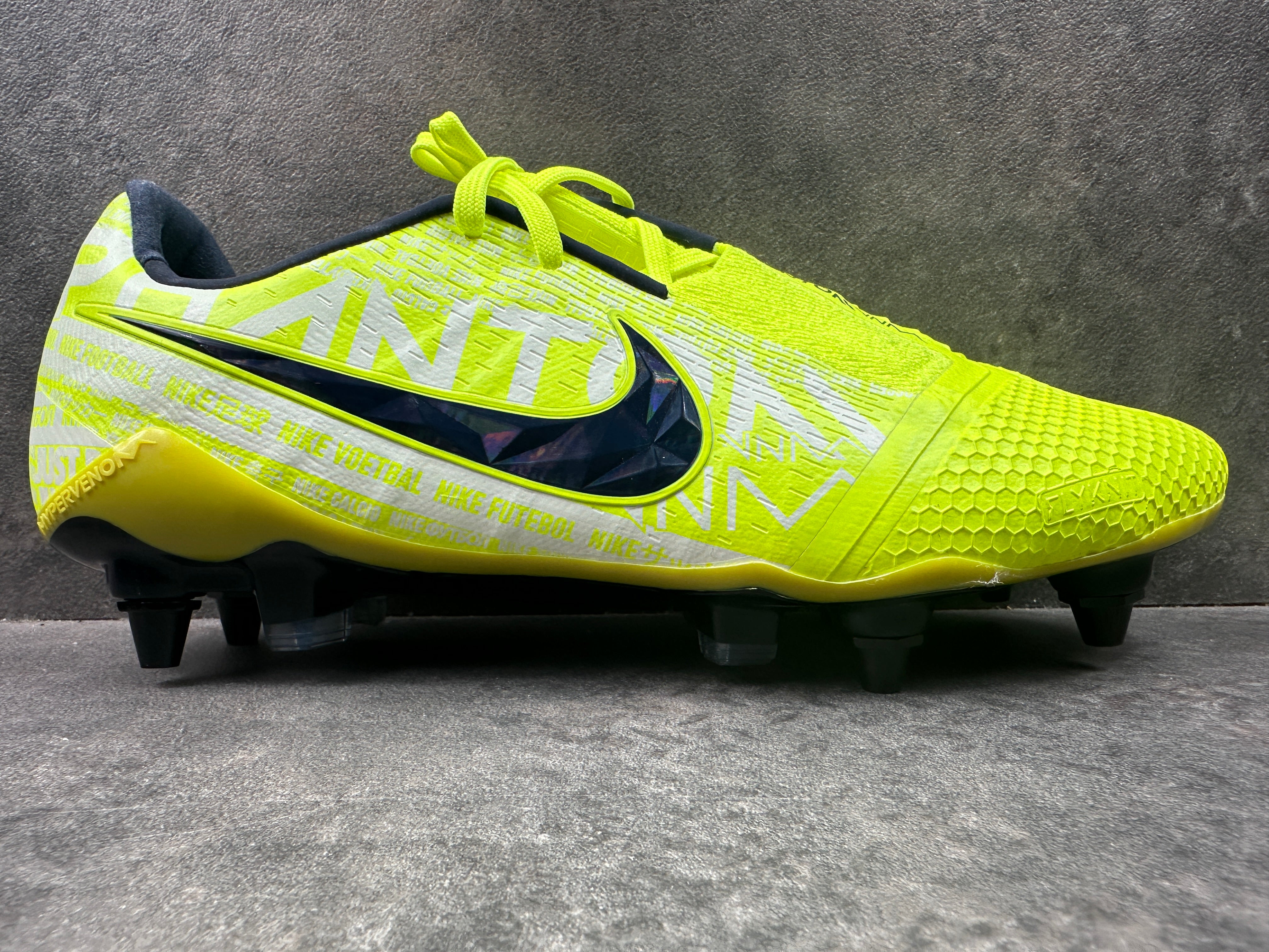 Nike Phantom Venom SGイエロー シューズ26cm Nike Phantom Venom SGイエロー シューズ26cm 15b56ba54c5b.jpg